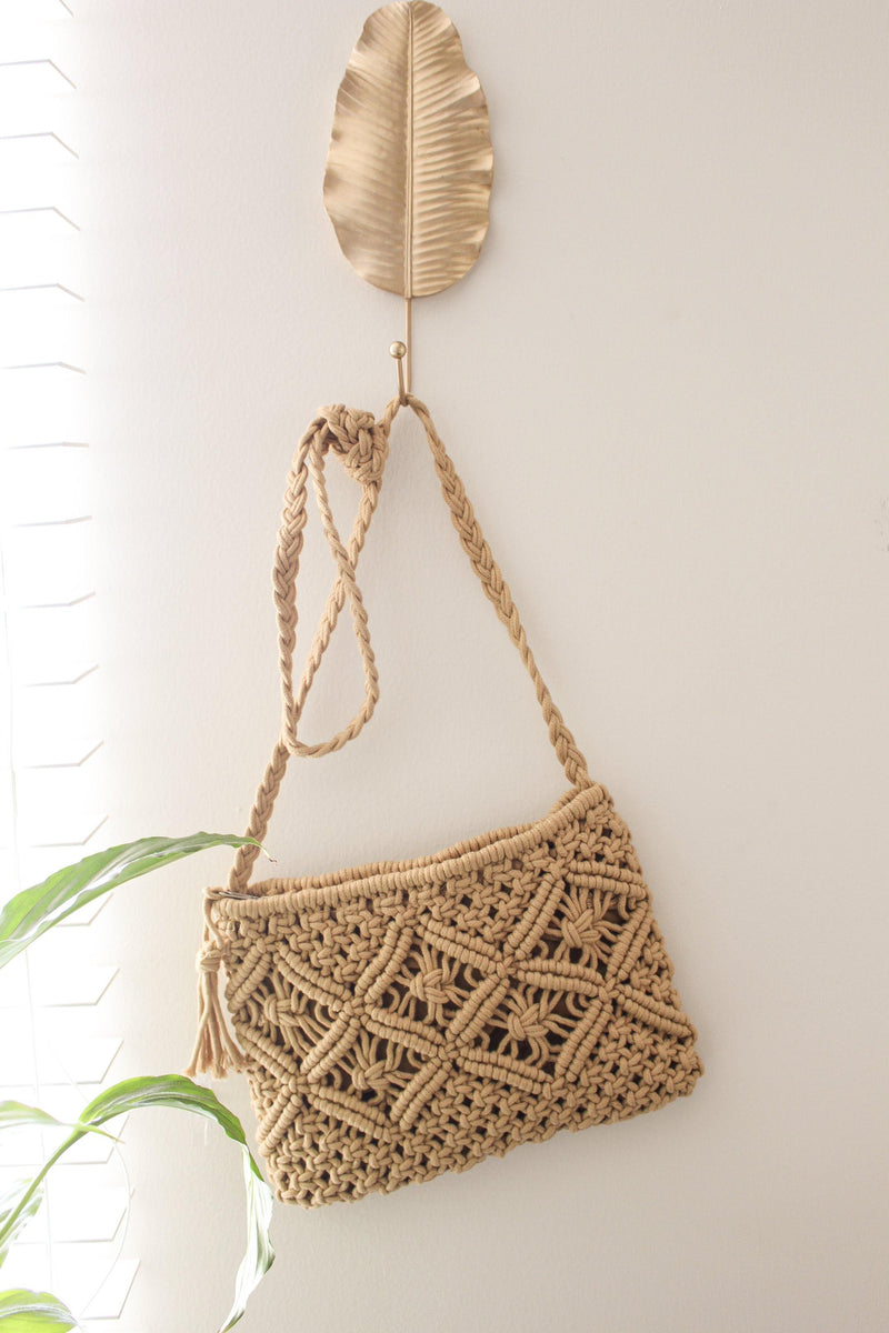 Barnes & Noble Macrame Bags: 21 Stylish Bags, Purses & Accessories to Make  by Chizu Takuma | CoolSprings Galleria
